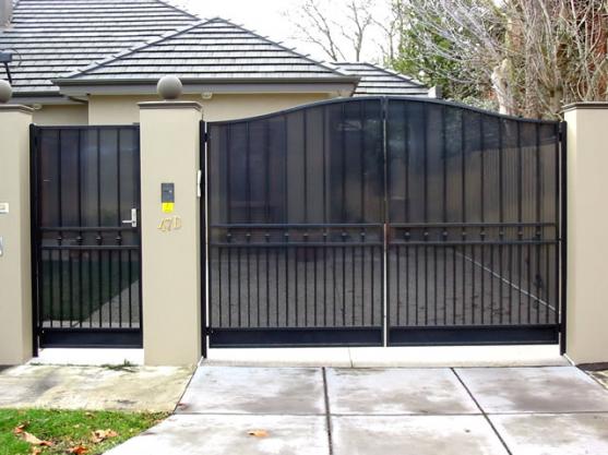 Driveway gate